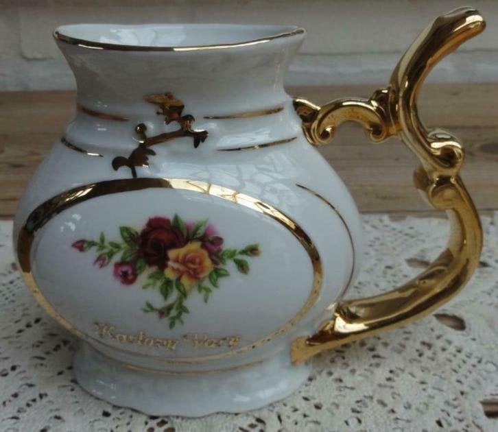 Tjechische tuitbeker met rozen en goud kleurige decoratie, Ophalen of Verzenden