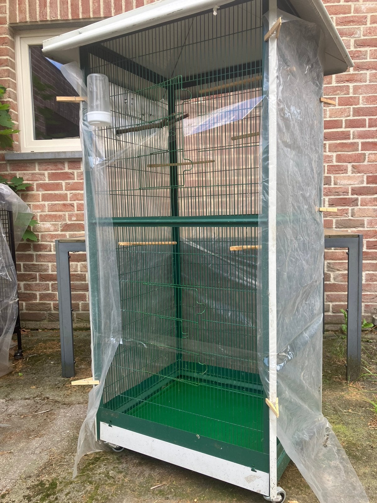 GROTE VIERKANTE VOLIERE VOOR MEERDERE VOGELS NU 95 EURO, Dieren en Toebehoren, Vogels | Hokken en Kooien, Zo goed als nieuw, Volière
