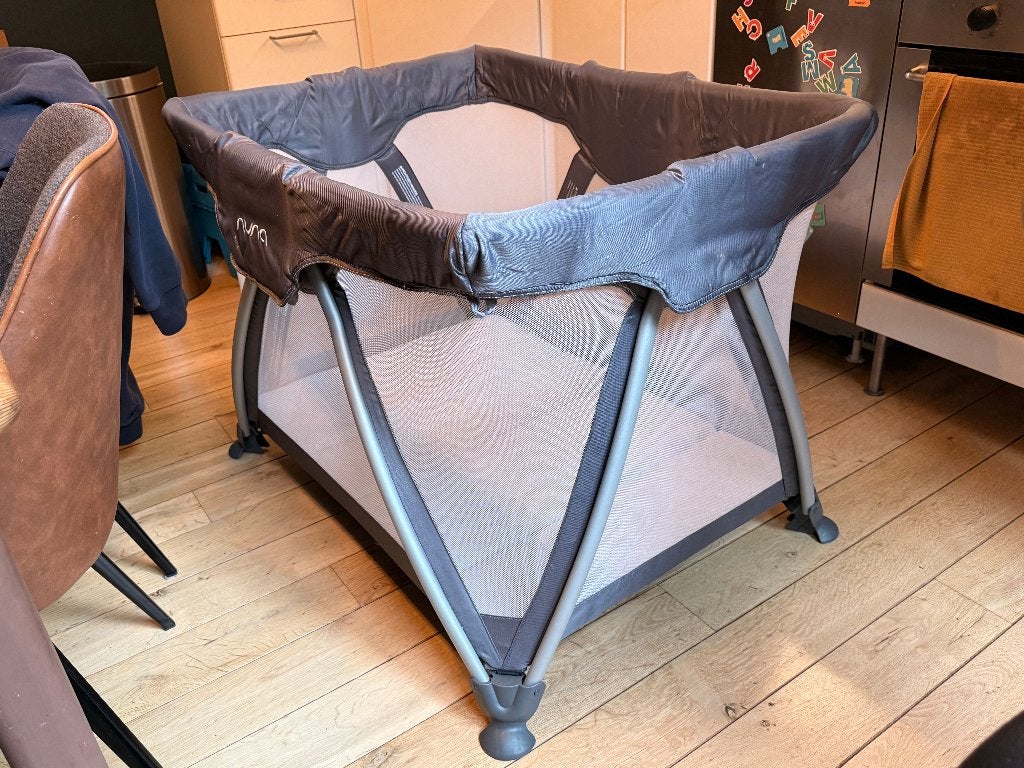 Lit parapluie Nuna Sena, Enlèvement, Comme neuf, Lit de voyage