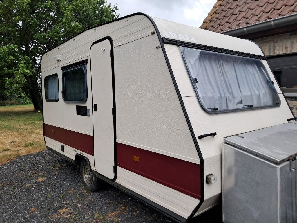 Caravan Adria 410 uit 1988, Standaardzit, Uitbouw voortent, Particulier, Adria