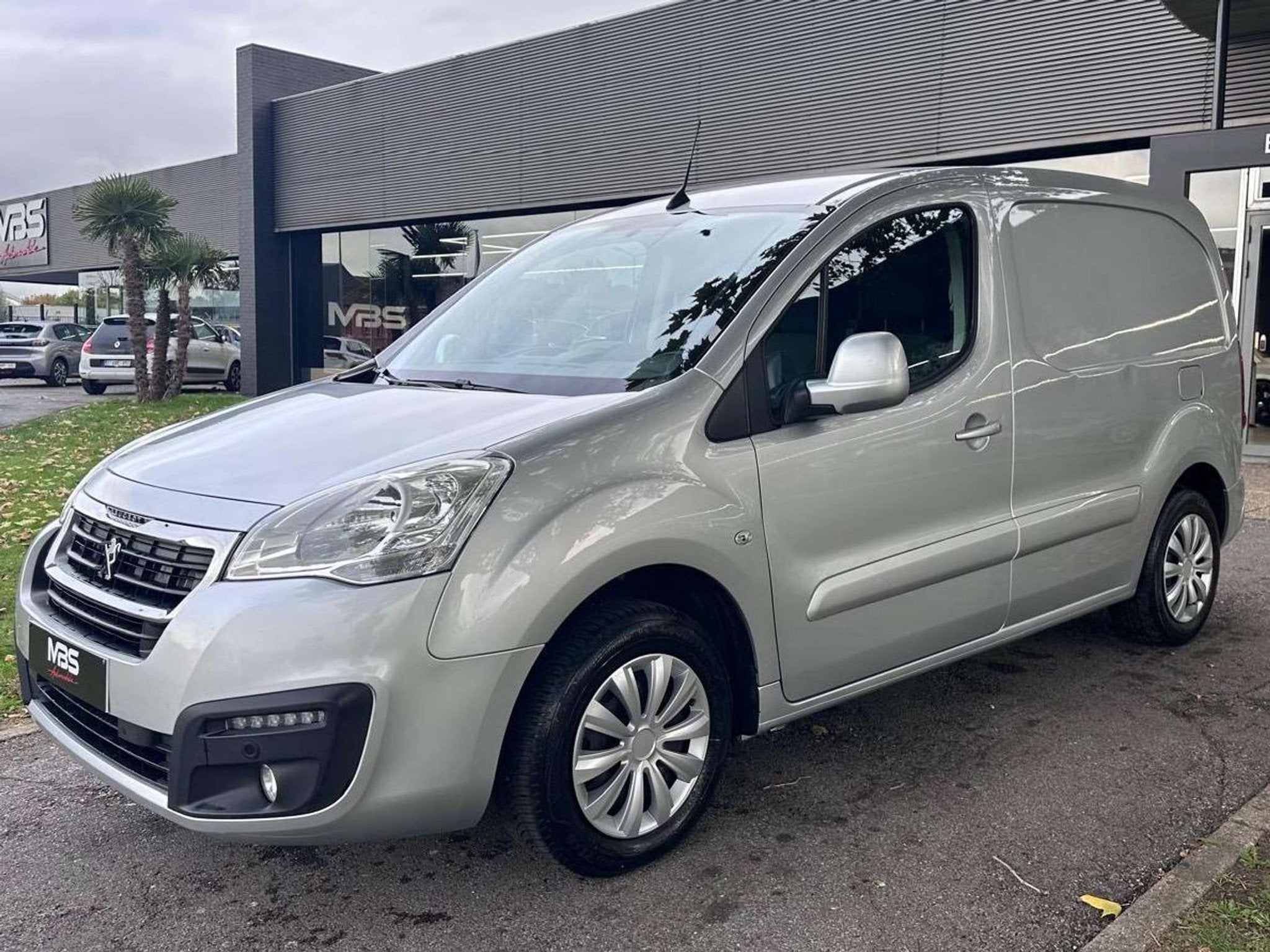 Peugeot Partner *1.6* BlueHDi*L1H1* CAMERA* NAVI* CLIM* GARA, Autos, Achat, Entreprise, Boîte manuelle, Noir