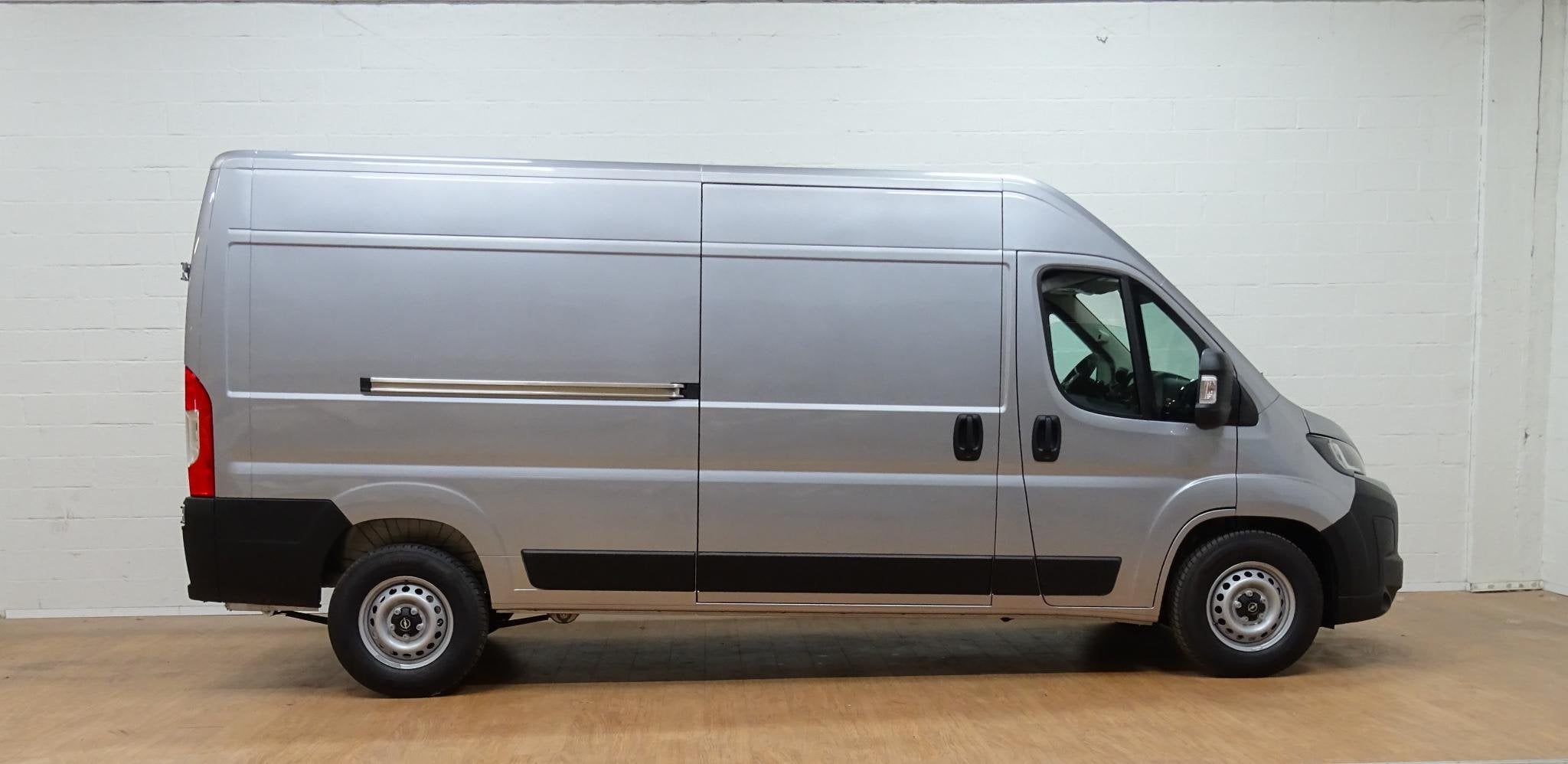 Opel Movano 3500 2.2 Turbo D S/S 180 AT8 L3H2 Heavy, 4 deurs, 4 cilinders, Bedrijf, Zilver of Grijs