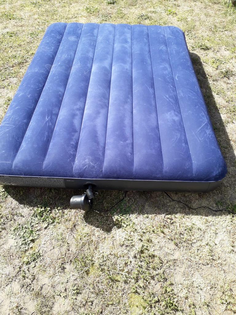 Intex matras, Caravanes & Camping, Matelas pneumatiques, Enlèvement, Comme neuf, 2 personnes