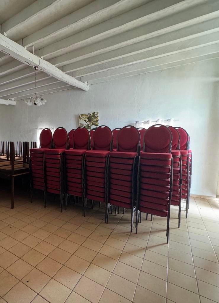 Feestzaal/Horeca stoelen in perfecte staat! 300 stuks!, Zakelijke goederen, Horeca | Meubilair en Inrichting, Meubilair, Gebruikt