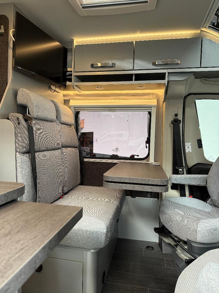 Weinsberg CaraTour 5m40 | 180 ch Automatique | Comme neuf, Weinsberg, Éclairage extérieur, Fiat, 5 à 6 mètres