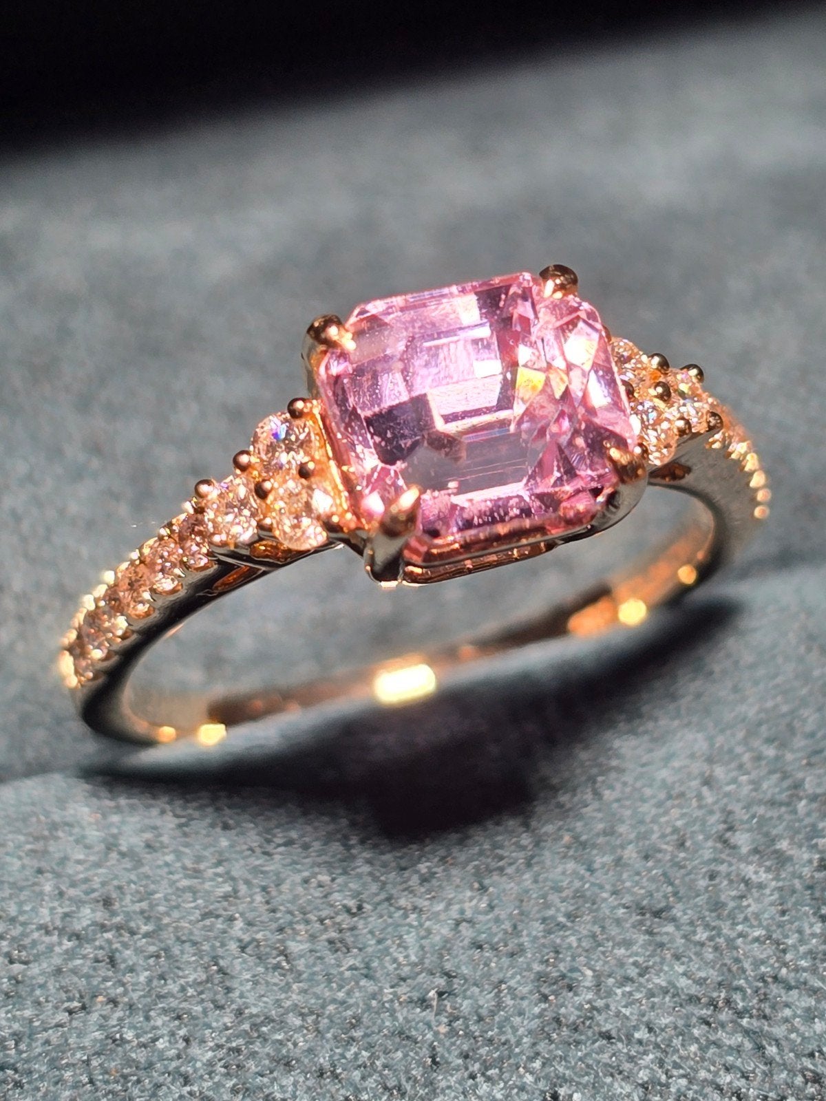 Bague en or avec diamant et kunzite rose, Bijoux, Sacs & Beauté, Bagues, Enlèvement ou Envoi, Rose, Comme neuf, Or