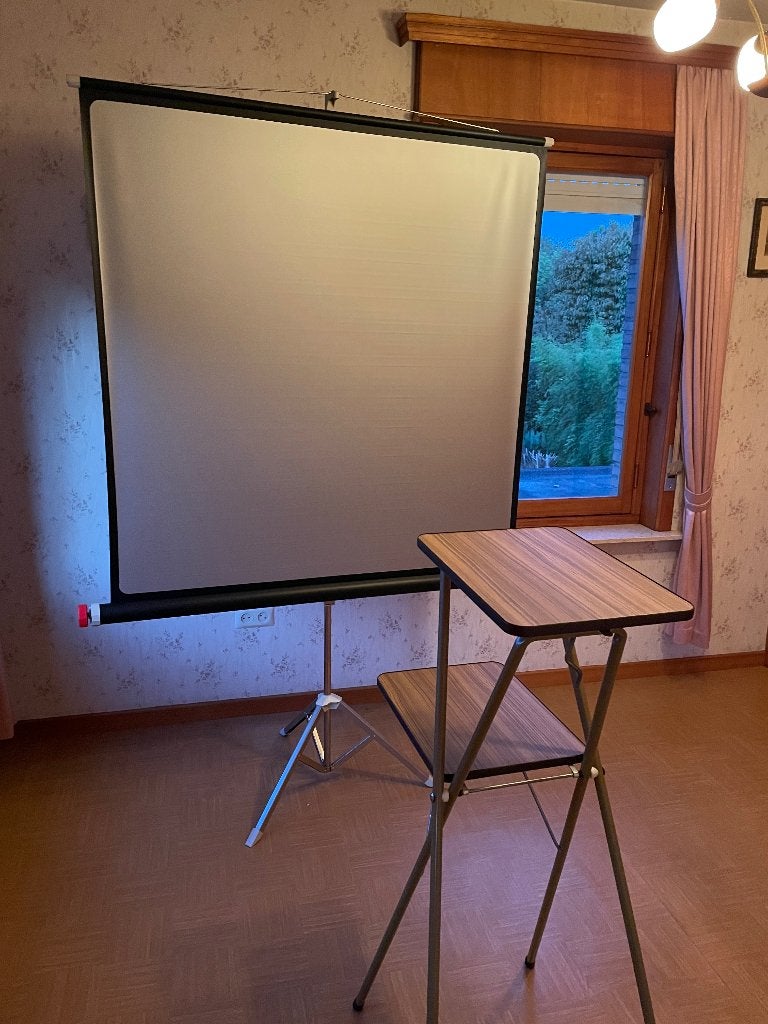 Projectie scherm en tafel voor beamer, Enlèvement, Manuel, Comme neuf