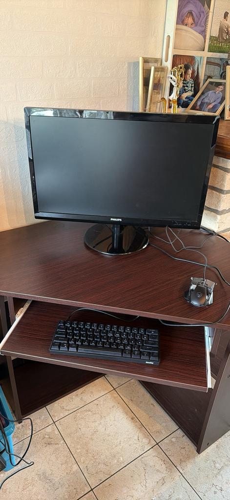 Computertafel hoek, kort gebruikt, Ophalen, Zo goed als nieuw