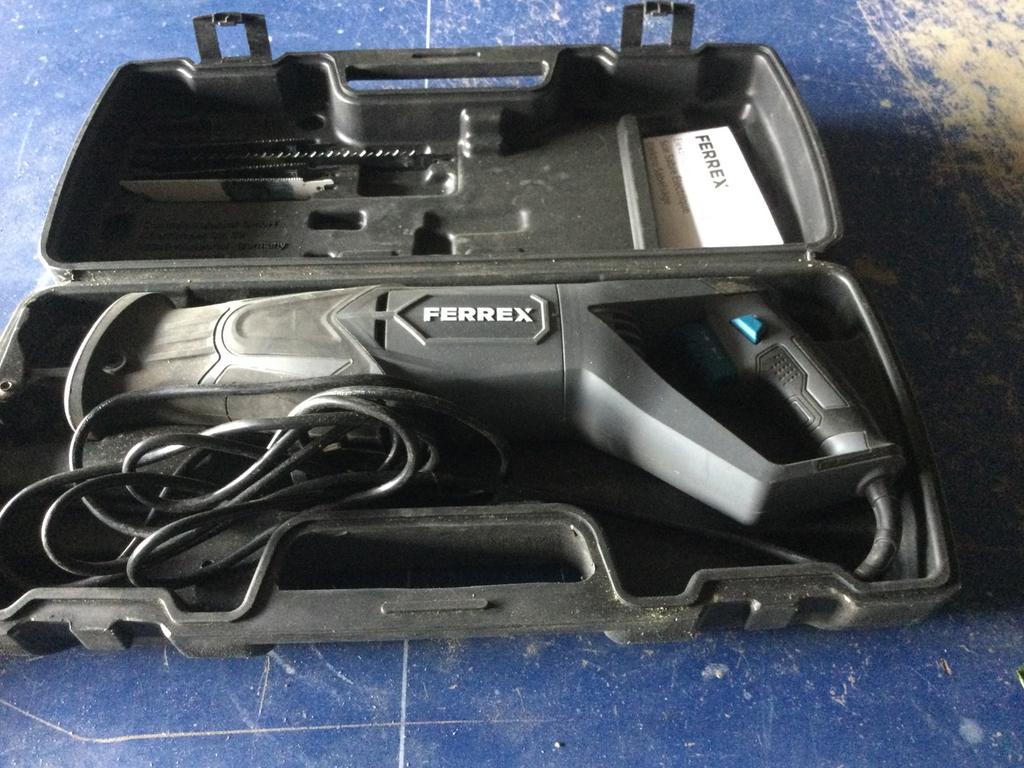 Elektrische reciprozaag, Ophalen, 70 mm of meer, 600 tot 1200 watt, Zo goed als nieuw