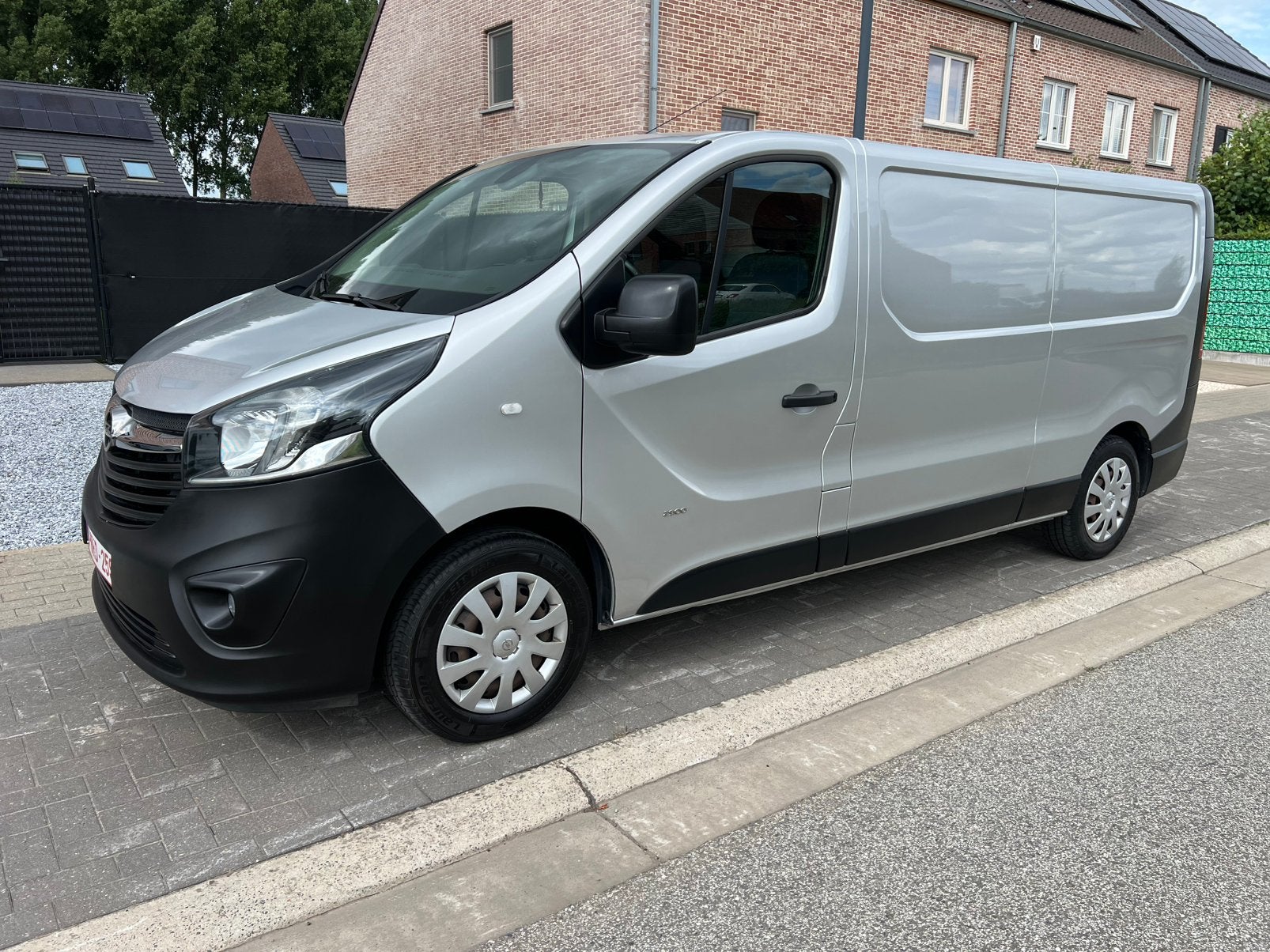 Vivaro 1.6 CDTi L2H1 BiTurbo, Argent ou Gris, Euro 6, 3 places, Noir
