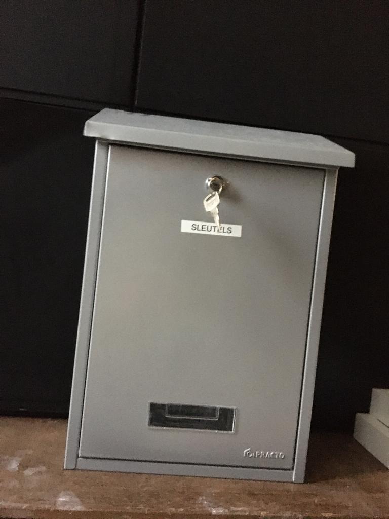 Boîte au lettres avec 2 clé, Collections, Boîte en métal, Comme neuf