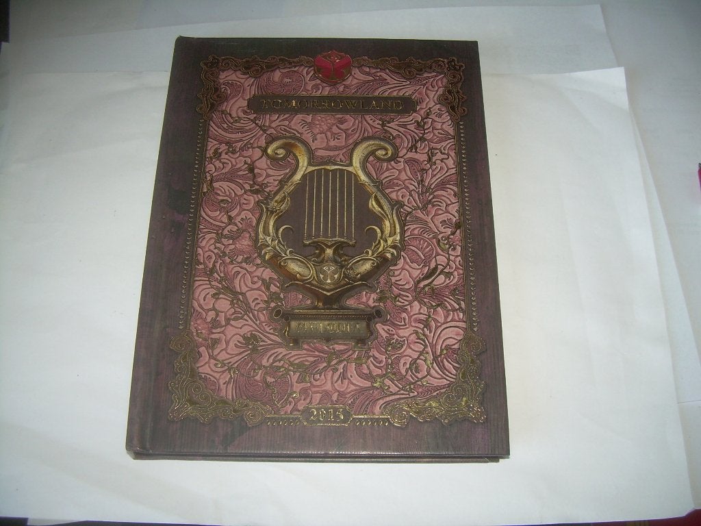 COFFRET DE 3 CD - Tomorrowland 2015 : Le Royaume Secret de M, CD & DVD, CD | Dance & House, Enlèvement ou Envoi, Premier pressage