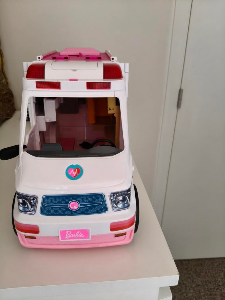 Ambulance Barbie comme neuve à 65€., Enlèvement