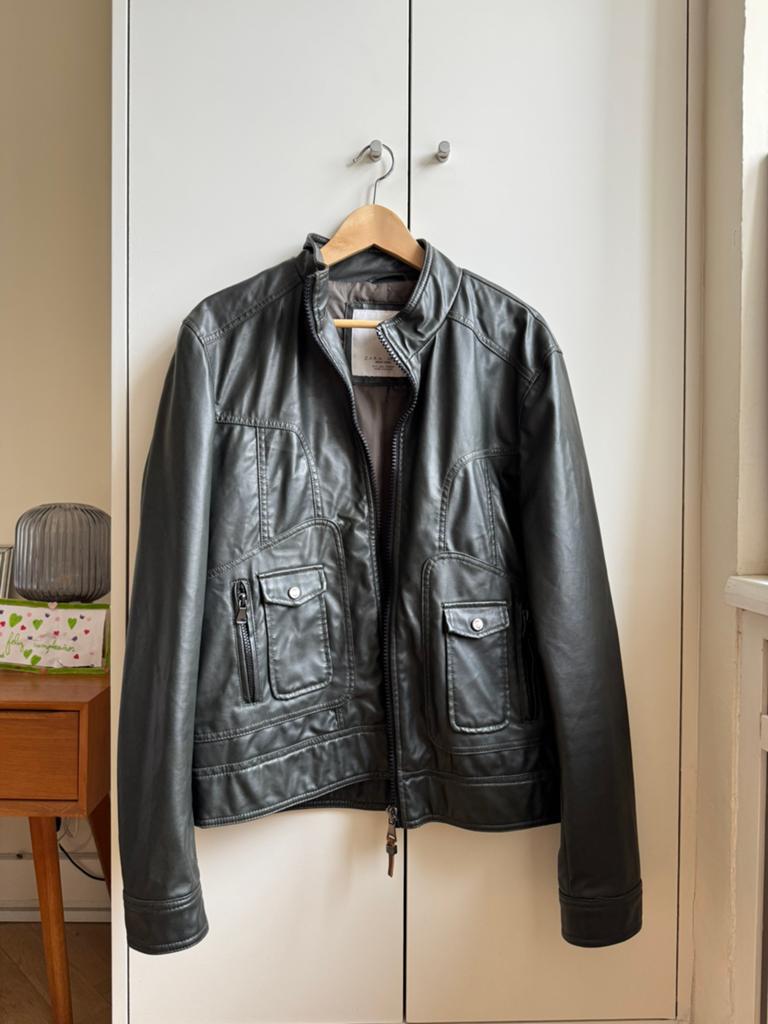 Veste Zara Man effet cuir gris foncé taille L, Kleding | Heren, Jassen | Zomer, Zo goed als nieuw, Grijs, Ophalen of Verzenden