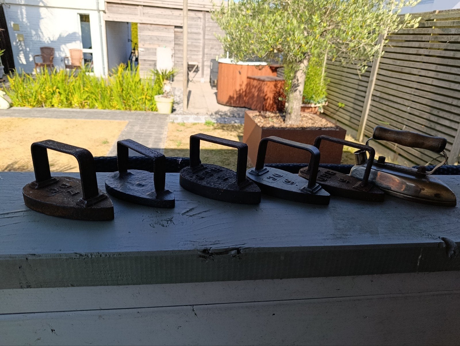 6 oude strijkijzers, Antiek en Kunst, Ophalen