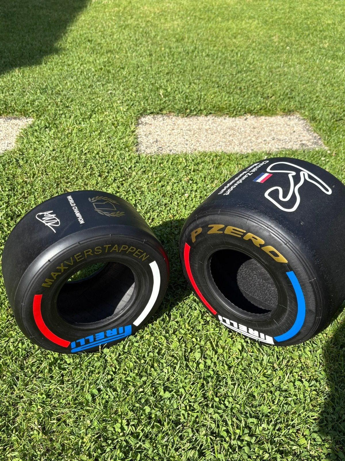 Meerdere F1 banden Verstappen en Senna 26cm, Verzamelen, Ophalen of Verzenden, Zo goed als nieuw