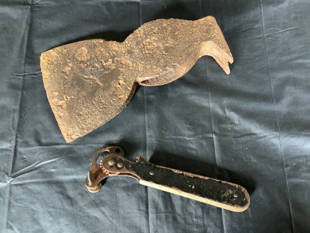 Hache de pionnier allemand ww2 ouvre boîte terrain Ardennes, Ophalen