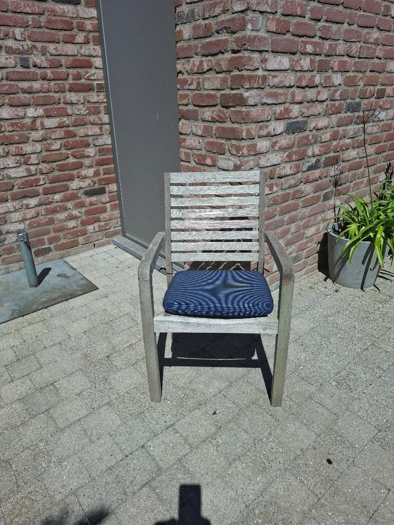 6 teaken stapelstoelen met kussentje en armleuning, Enlèvement, Utilisé, Bois de teck, Empilable