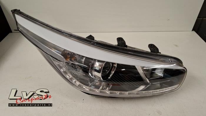 Phare droit d'un Kia Ceed, Autos : Pièces & Accessoires, Kia, -, 3 mois de garantie, Utilisé