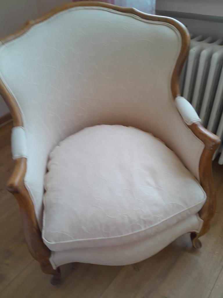 Fauteuil bergère avec coussin amovible blanc cassé, Antiquités & Art, Antiquités | Meubles | Chaises & Canapés, Enlèvement