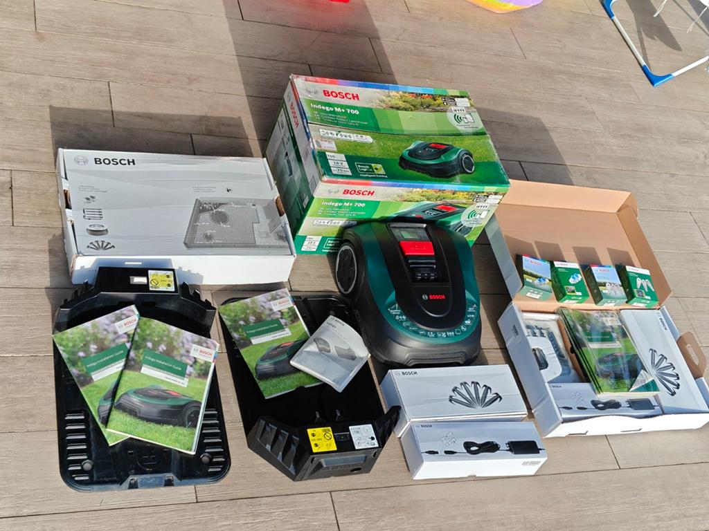 État impeccable : Robot tondeuse Bosch Indego M+ 700, Jardin & Terrasse, Bosch Indego, Moins de 20 cm, Comme neuf, Enlèvement