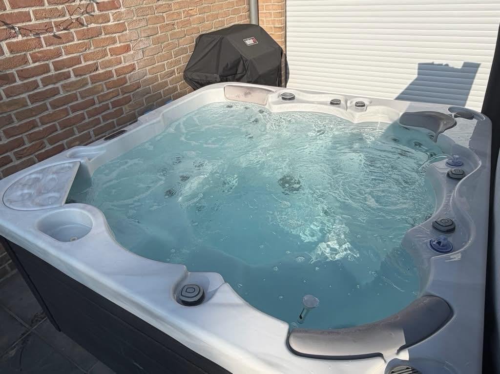 Wellis jacuzzi Nieuwstaat, Tuin en Terras, Ophalen, Zo goed als nieuw