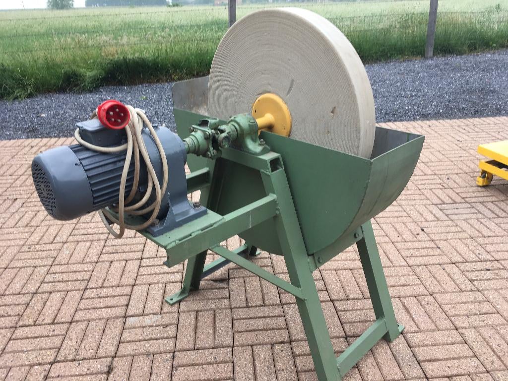 Slijpmolen met waterreservoir, Ophalen, Zo goed als nieuw
