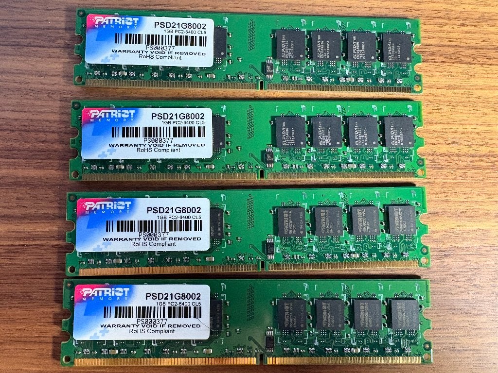 DDR2 DIMM - 4 x 1 GB - 800MHz, Computers en Software, Ophalen of Verzenden, DDR2, Gebruikt, 1 GB of minder