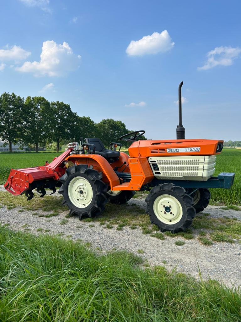 Kubota minitractor met professionele grondfrees., Ophalen