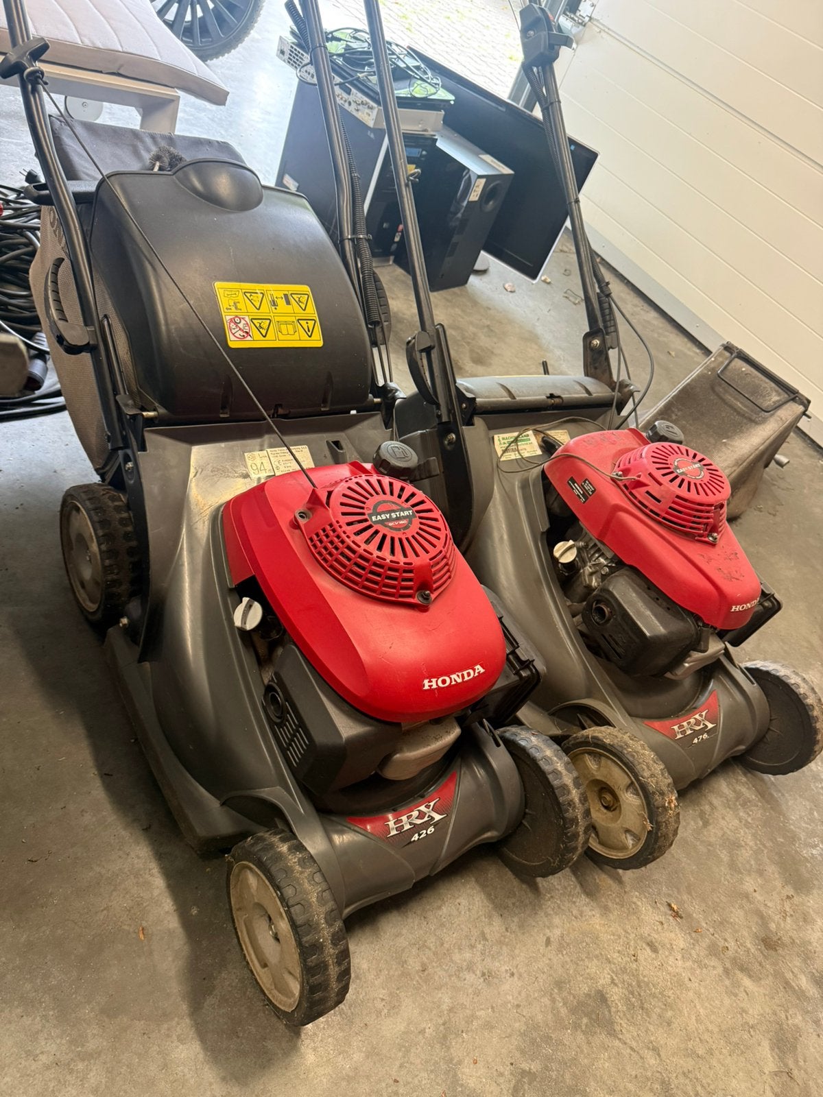 2 honda grasmachines met werk, Ophalen, Zo goed als nieuw
