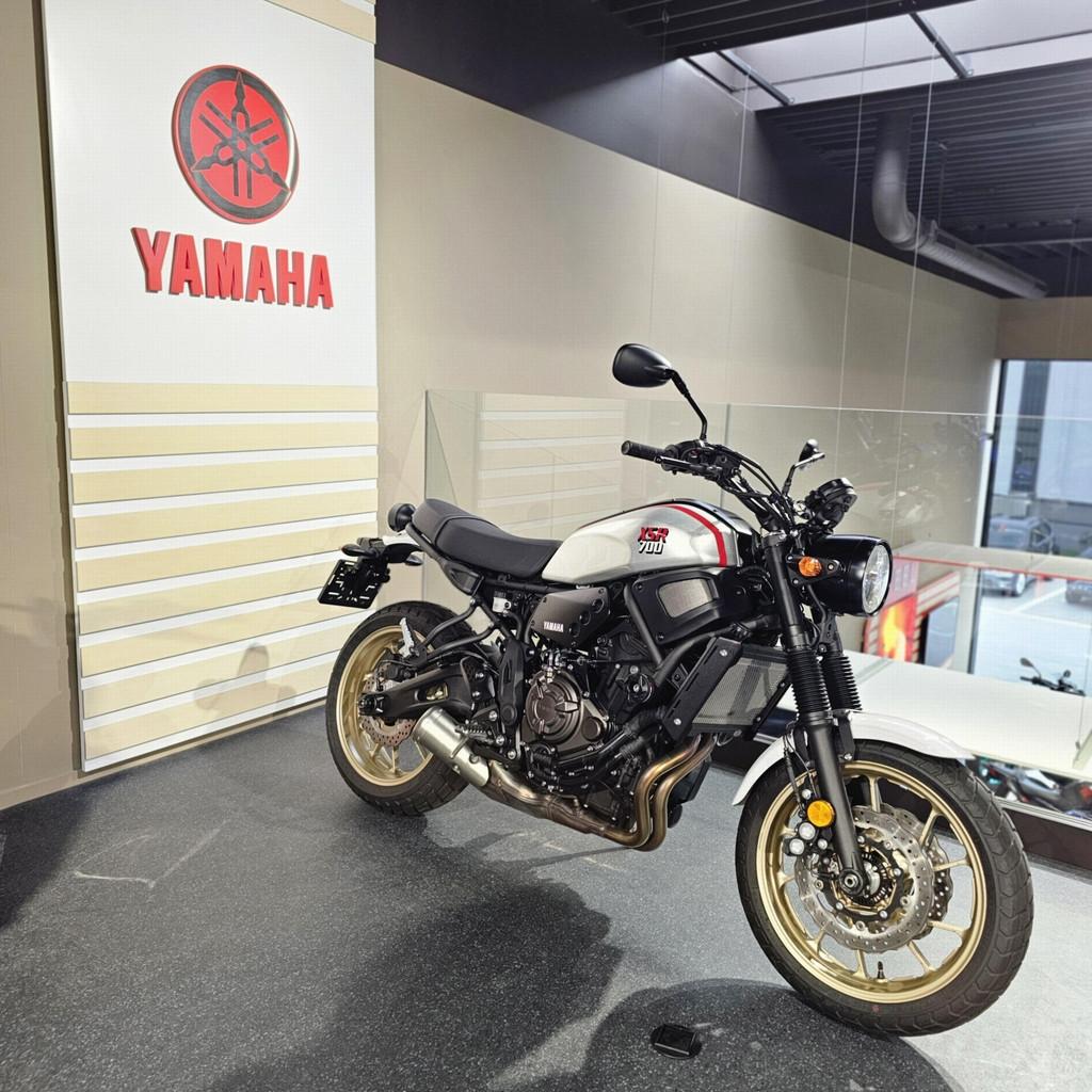 Yamaha XSR 700 Xtribute (bj 2022), Motoren, 700 cc, Klantenservice@yamaha-motor.nl, Overig, Koolhovenlaan 101
1119 NC  Schiphol-Rijk, NL