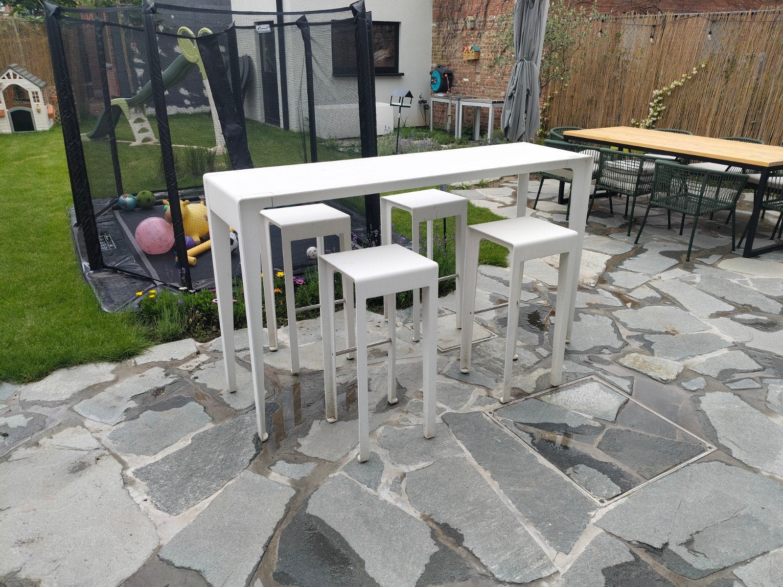 Staantafel buiten met 4 stoelen. Tribu, Tuin en Terras, Ophalen