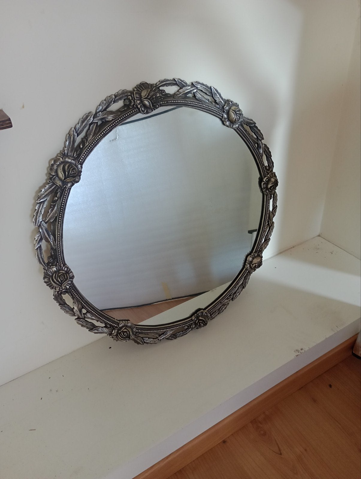 zeer mooie vintage ronde spiegel met ijzeren bloemenkader, Ophalen, Zo goed als nieuw, Rond