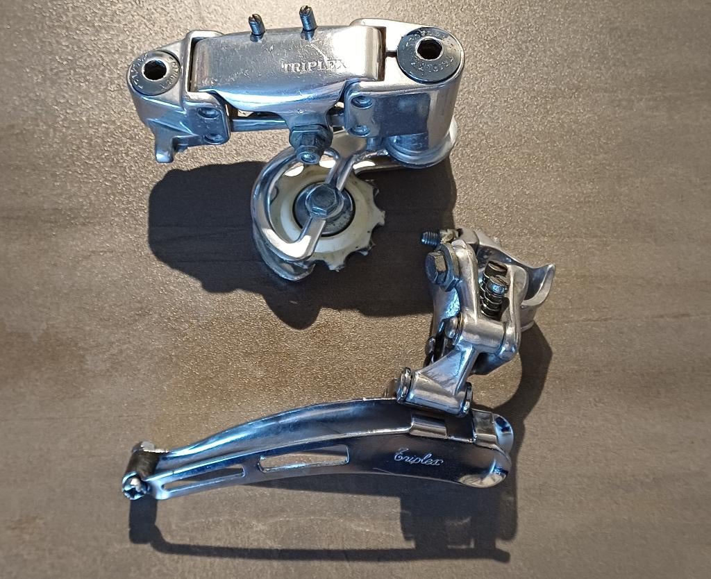 Kit dérailleur Triplex (avant/arrière) - Excellent état, Vélos & Vélomoteurs, Vélos Pièces, Utilisé, Dérailleur ou Chaîne, Enlèvement ou Envoi