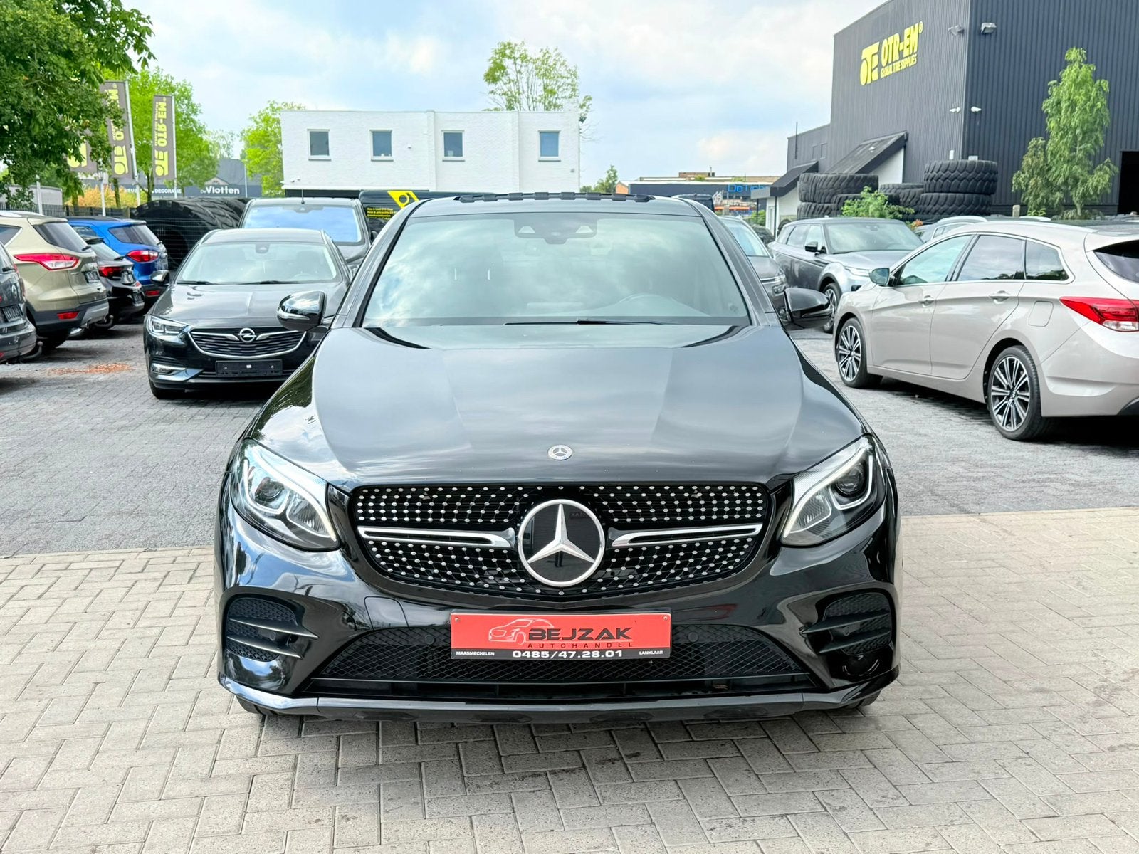 Mercedes-Benz GLC 250 4MATIC Coupe Amg Line 1jaar garantie, Auto's, Euro 6, Alcantara, Zwart, Vierwielaandrijving
