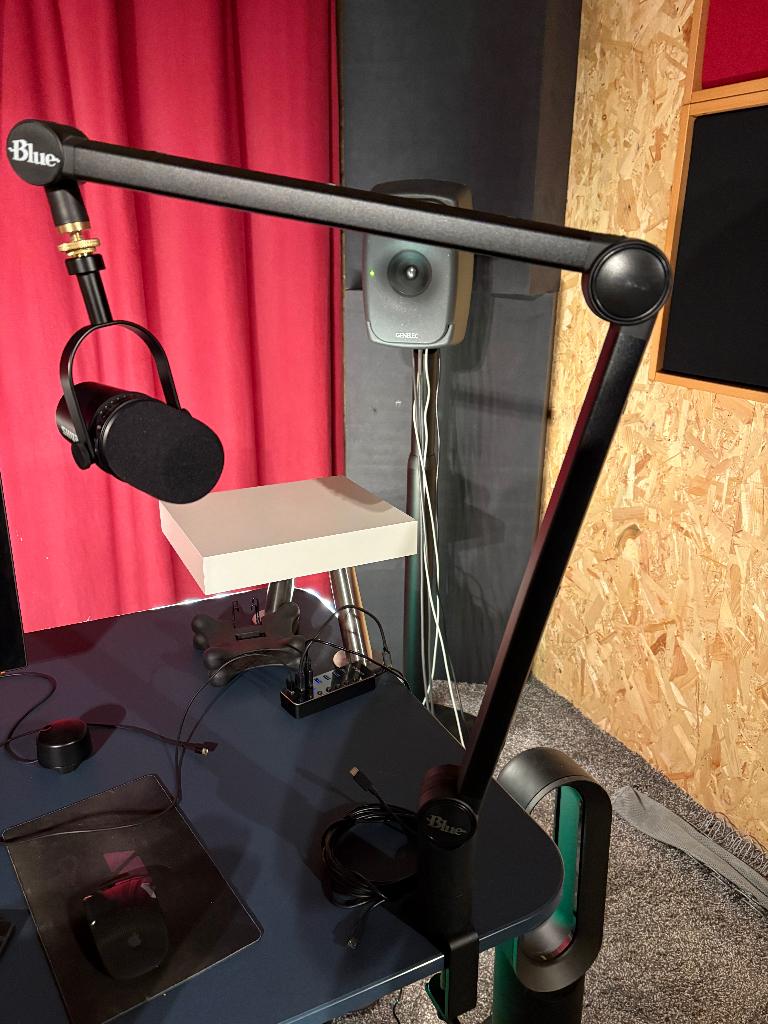 Pro Podcast/Voice-over micro: Shure MV7 met BLUE desktop arm, Enlèvement, Comme neuf, Micro studio