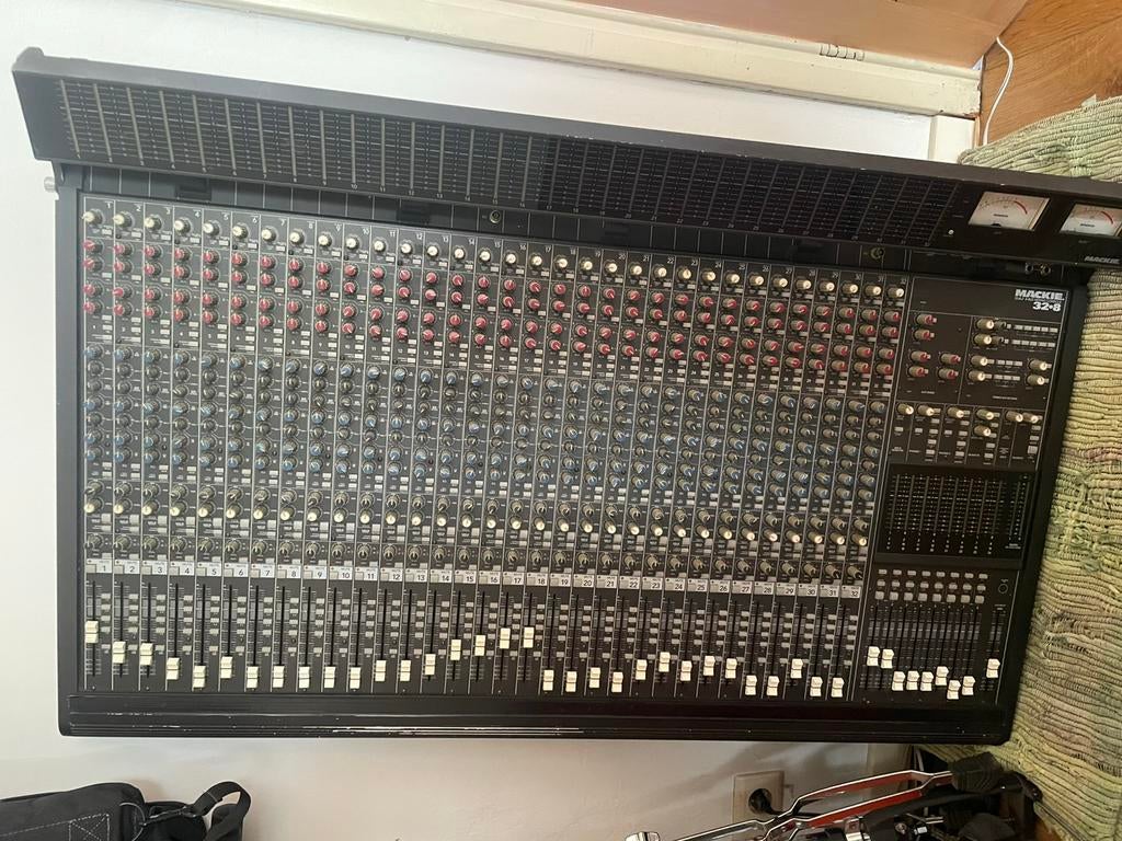 Mackie 32-8 mixingdesk, Ophalen, Gebruikt, 20 kanalen of meer, Microfooningang