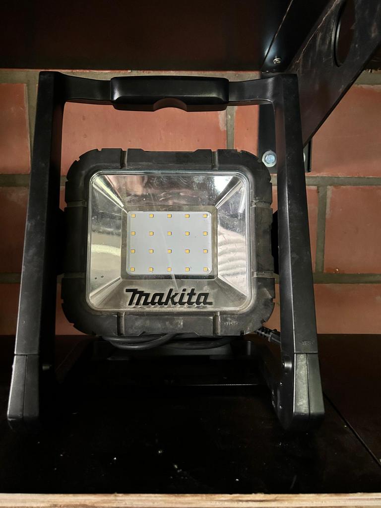 Makita werklamp, Ophalen, Zo goed als nieuw, Lamp met armatuur
