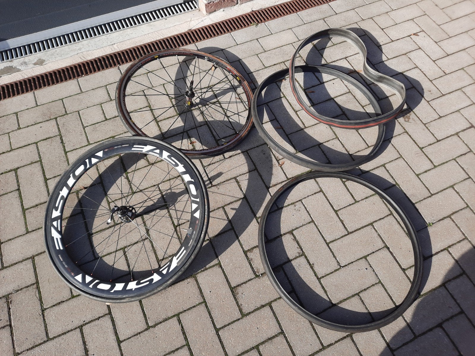 jantes de course plus 3 pneus neufs  bianchi specialized, Vélos & Vélomoteurs, Enlèvement