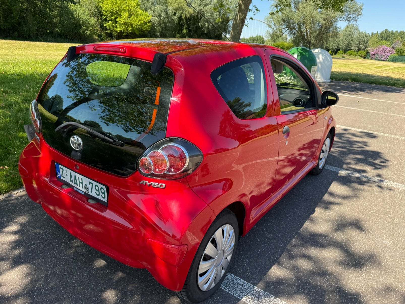 Toyota aygo 2012 gekeurd 12 maanden garantie, Autos, Toyota, Rouge, Euro 5, Achat, Entreprise