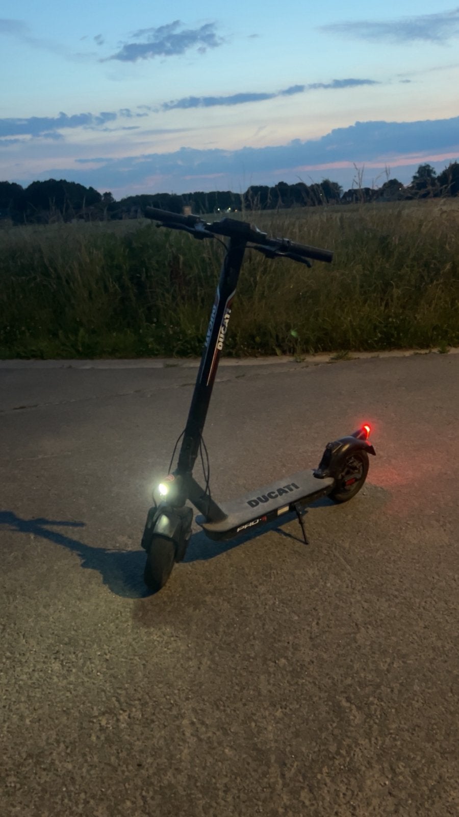 Ducati pro 2 plus, Fietsen en Brommers, Steps, Ophalen, Zo goed als nieuw