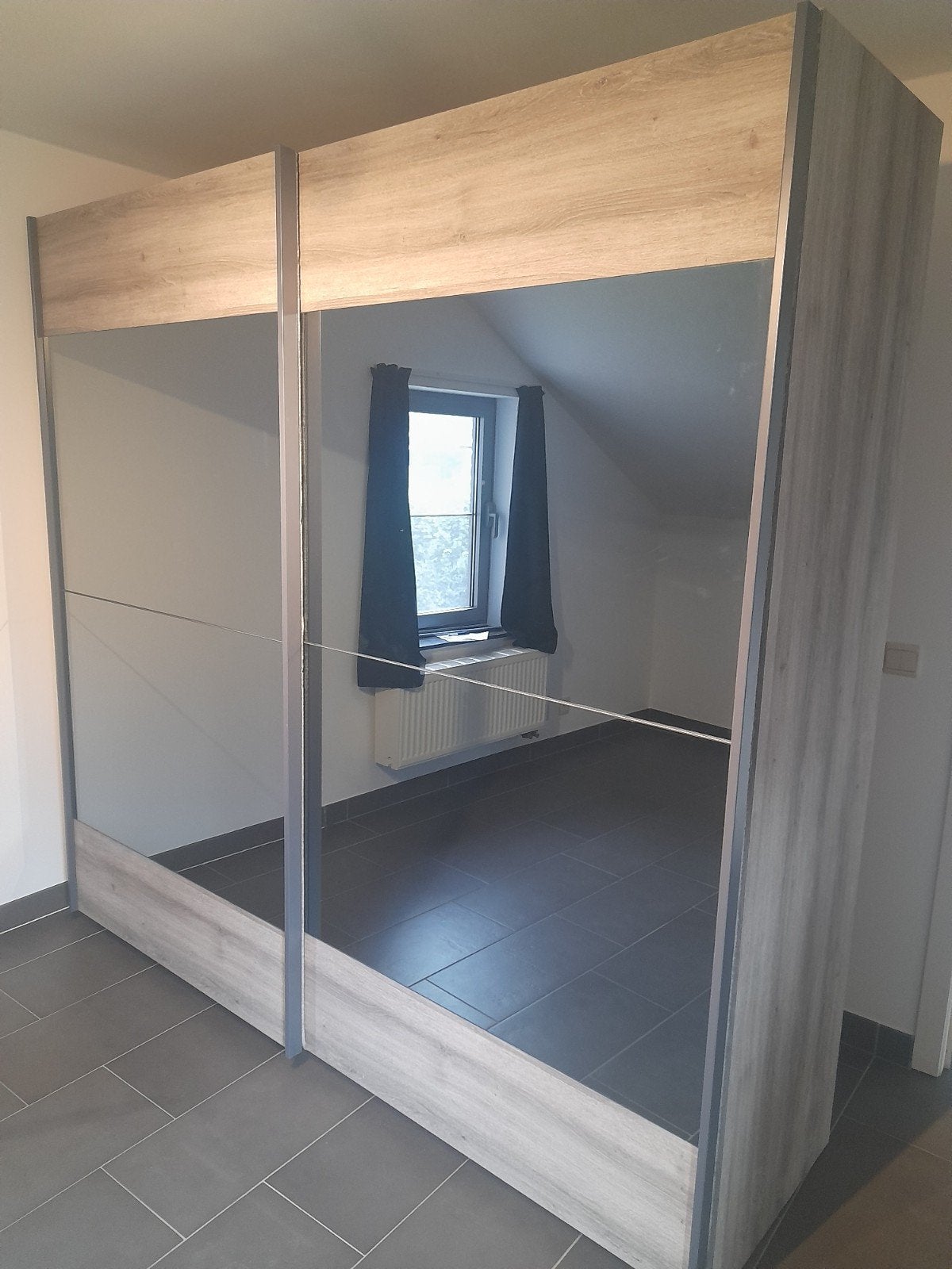 Grote slaapkamerkast met spiegelschuifdeuren, Ophalen