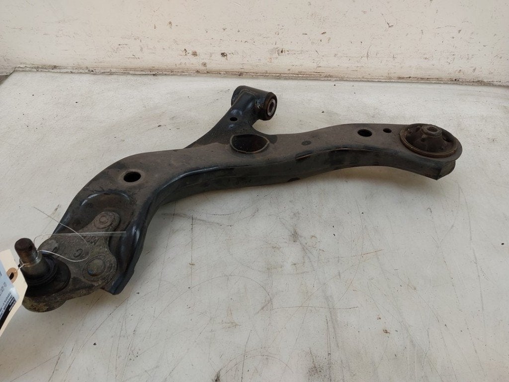 BRAS DE SUSPENSION AVANT GAUCHE (TRIANGLE) C-HR (X1,X5), Utilisé, Toyota