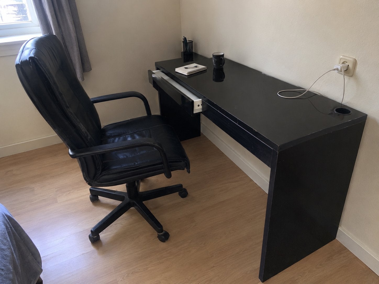 Bureau 2 tiroirs + fauteuil de bureau en cuir, Maison & Meubles, Enlèvement, Réglable en hauteur, Comme neuf, Noir