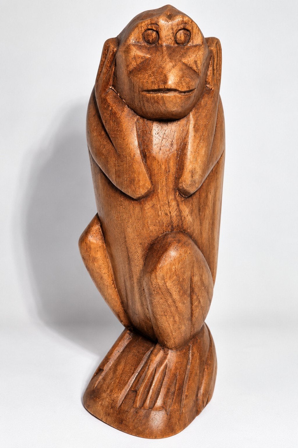Handgesneden houten aap – “Horen” – ca. 21 cm – vintage, Ophalen of Verzenden, Handgemaakt, 20 - 50 cm, Beeld