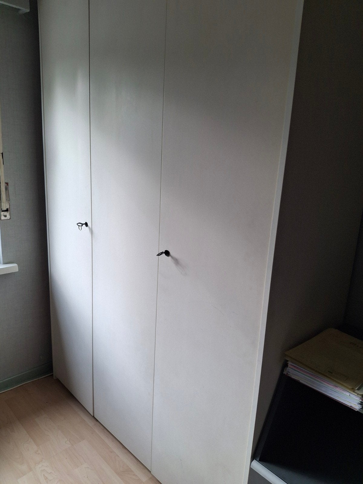 gratis witte kleerkast , 3 deurs, Huis en Inrichting, Ophalen, Zo goed als nieuw, Overige houtsoorten