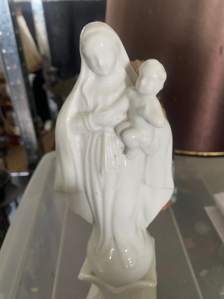 Statuette vierge, Enlèvement ou Envoi