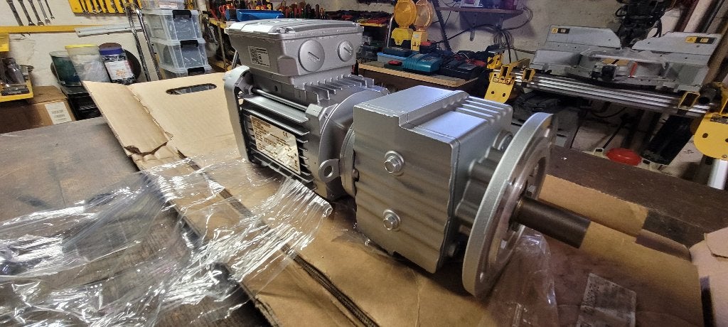 Motor SEW-EURODRIVE RF17 DRN71M4 (nieuwprijs 1174€, Ophalen, Nieuw, Elektromotor