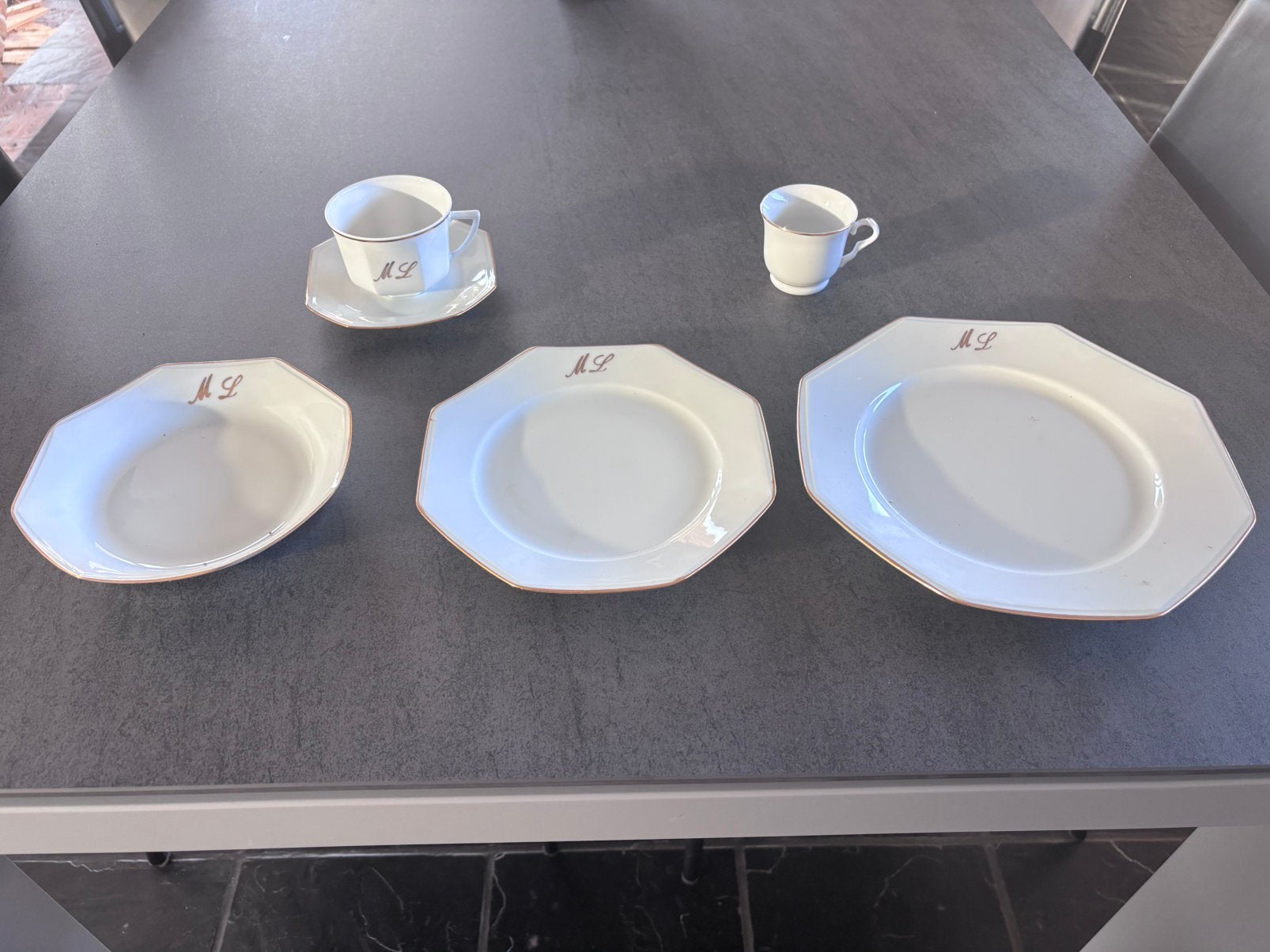 Twaalfdelig porcelein servies, Ophalen, Zo goed als nieuw