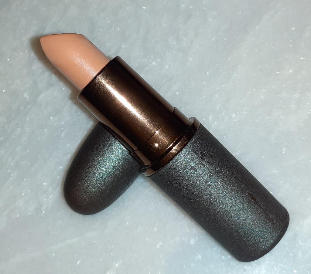 Lipstick MAC Bao Bao Wan limited edition Romantic breakdown, Handtassen en Accessoires, Uiterlijk | Cosmetica en Make-up, Lippen